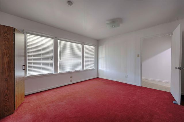 122 Ave E, Shiner, TX 77984