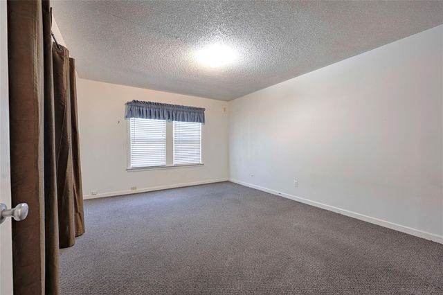 122 Ave E, Shiner, TX 77984