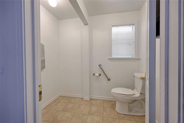 122 Ave E, Shiner, TX 77984