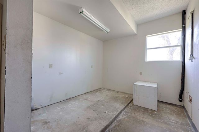 122 Ave E, Shiner, TX 77984