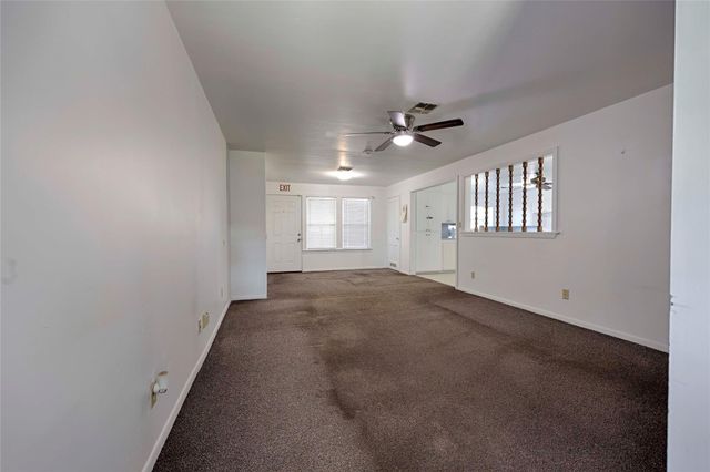 122 Ave E, Shiner, TX 77984