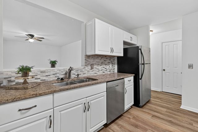 91 Ashley Hall Plantation Road 4, Charleston, SC 29407