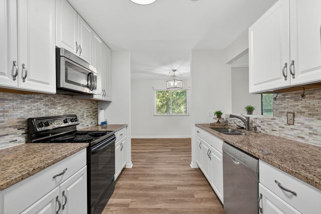91 Ashley Hall Plantation Road 4, Charleston, SC 29407