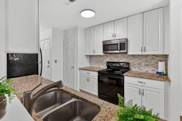91 Ashley Hall Plantation Road 4, Charleston, SC 29407