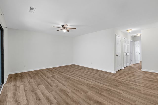 91 Ashley Hall Plantation Road 4, Charleston, SC 29407