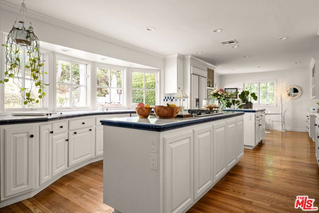 13641 Bayliss Road, Los Angeles, CA 90049