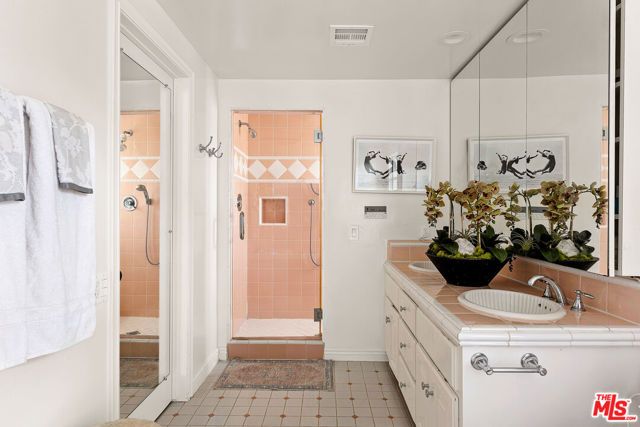 13641 Bayliss Road, Los Angeles, CA 90049