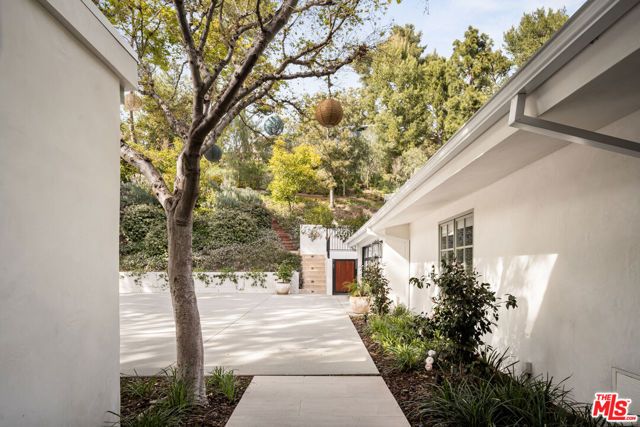 13641 Bayliss Road, Los Angeles, CA 90049