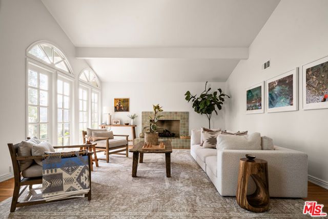 13641 Bayliss Road, Los Angeles, CA 90049