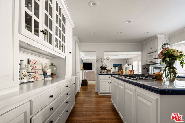 13641 Bayliss Road, Los Angeles, CA 90049