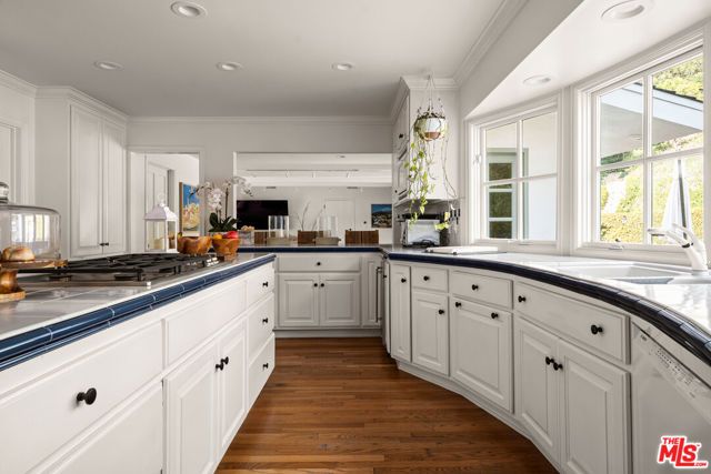 13641 Bayliss Road, Los Angeles, CA 90049