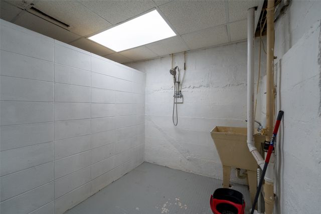 411 Hughes Street, Marshalltown, IA 50158