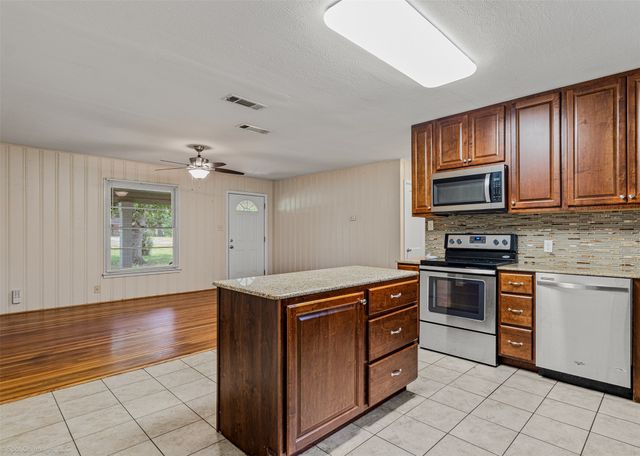 1600 N Frances Street, Terrell, TX 75160