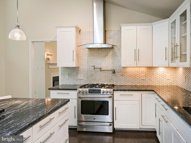3300 SAWMILL RD, Newtown Square, PA 19073