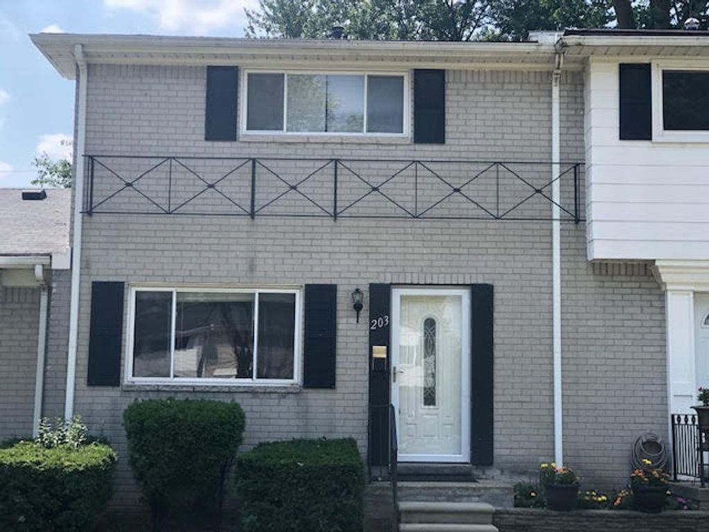 203 N Christine Circle, Mt Clemens, MI 48043
