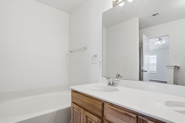 1000 Caleb Street, Burleson, TX 76028