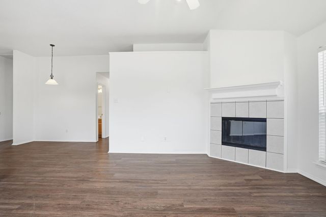 1000 Caleb Street, Burleson, TX 76028