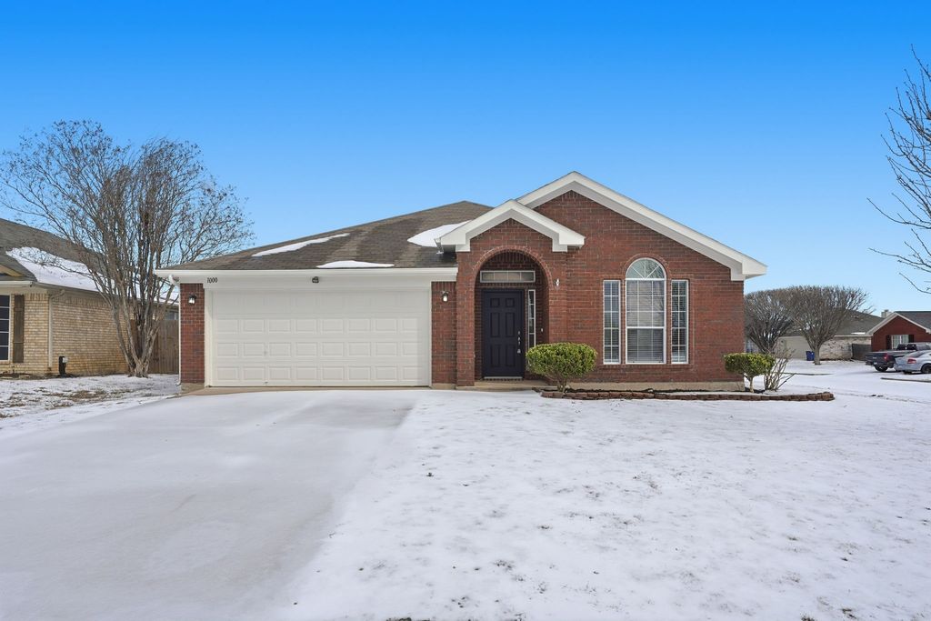 1000 Caleb Street, Burleson, TX 76028