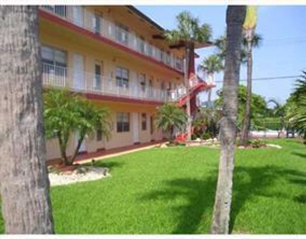 5050 Bayview Drive 6, Fort Lauderdale, FL 33308