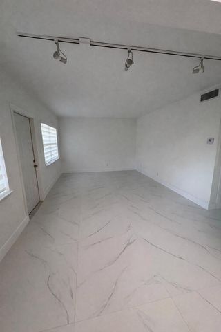 5050 Bayview Drive 6, Fort Lauderdale, FL 33308