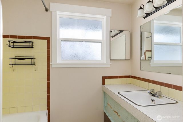 1321 Orchard Loop, Oak Harbor, WA 98277