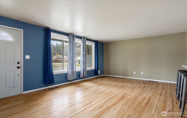 1321 Orchard Loop, Oak Harbor, WA 98277