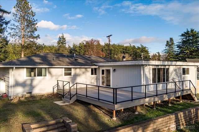 1321 Orchard Loop, Oak Harbor, WA 98277