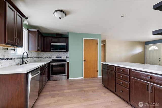 1321 Orchard Loop, Oak Harbor, WA 98277