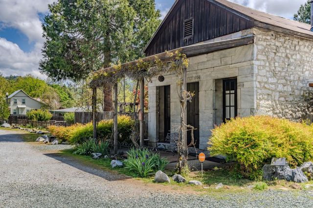 21376 Consolation, Volcano, CA 95689