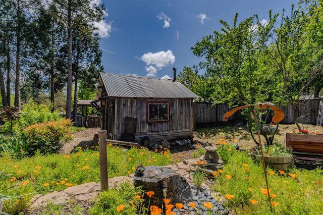 21376 Consolation, Volcano, CA 95689