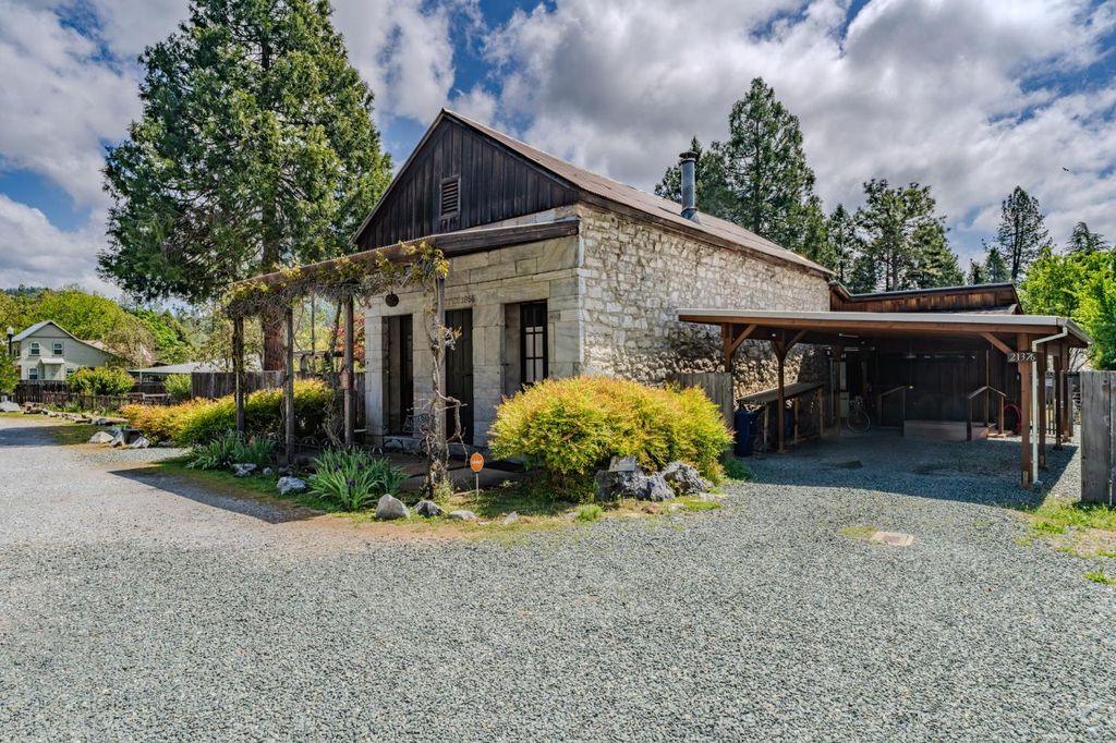 21376 Consolation, Volcano, CA 95689
