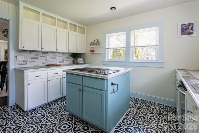 994 Riceville Road, Asheville, NC 28805