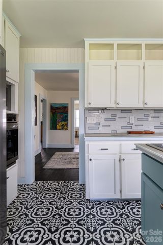 994 Riceville Road, Asheville, NC 28805