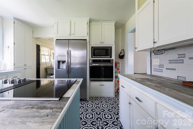 994 Riceville Road, Asheville, NC 28805