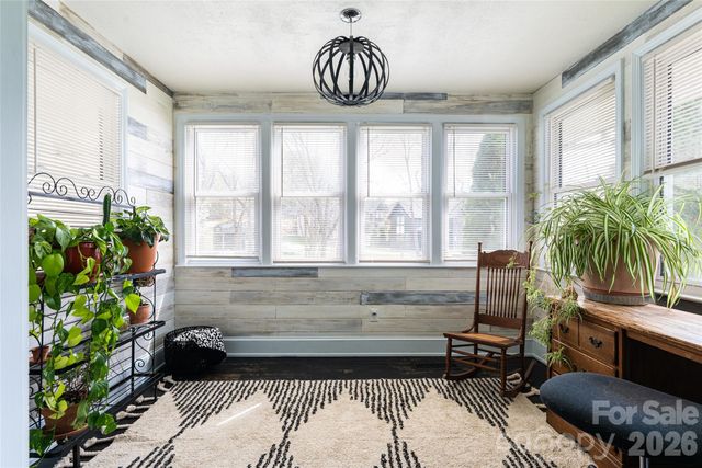 994 Riceville Road, Asheville, NC 28805