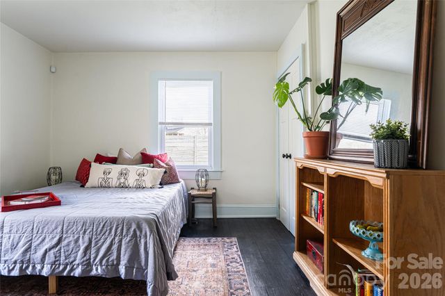 994 Riceville Road, Asheville, NC 28805