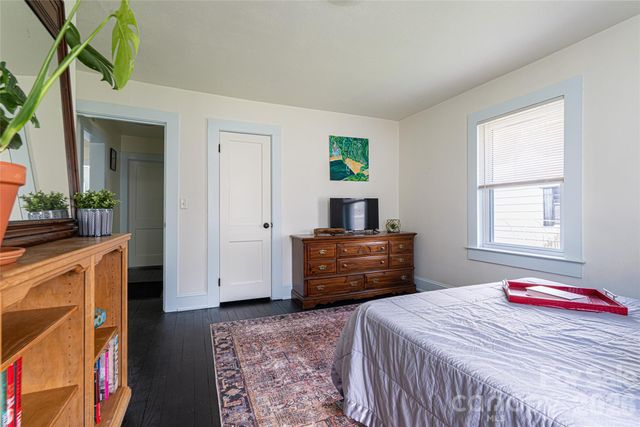 994 Riceville Road, Asheville, NC 28805