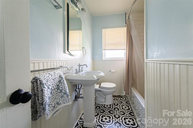 994 Riceville Road, Asheville, NC 28805