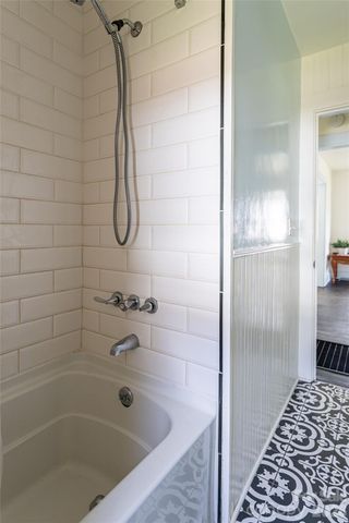 994 Riceville Road, Asheville, NC 28805