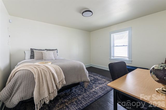 994 Riceville Road, Asheville, NC 28805