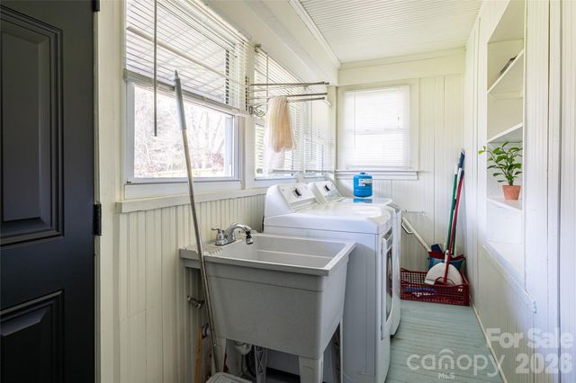 994 Riceville Road, Asheville, NC 28805