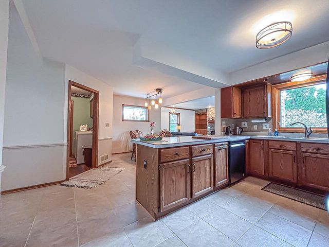 13130 Scarborough DRIVE, New Berlin, WI 53151