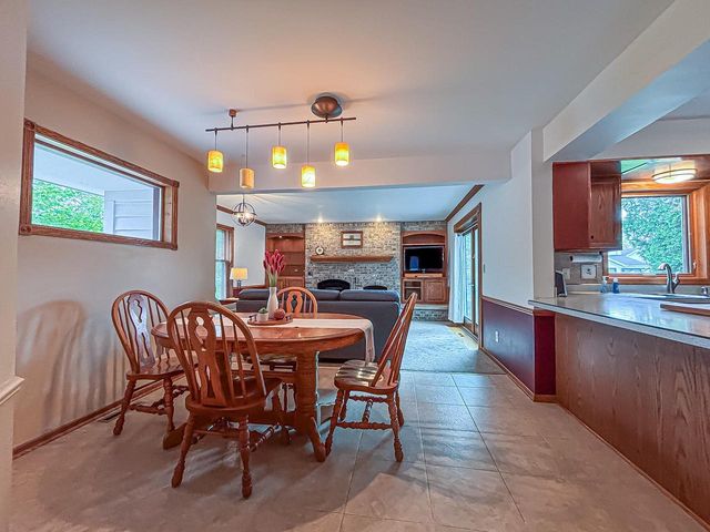 13130 Scarborough DRIVE, New Berlin, WI 53151