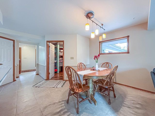 13130 Scarborough DRIVE, New Berlin, WI 53151
