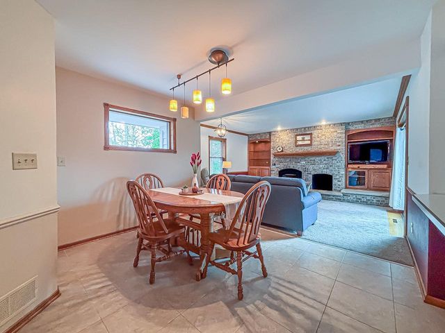 13130 Scarborough DRIVE, New Berlin, WI 53151