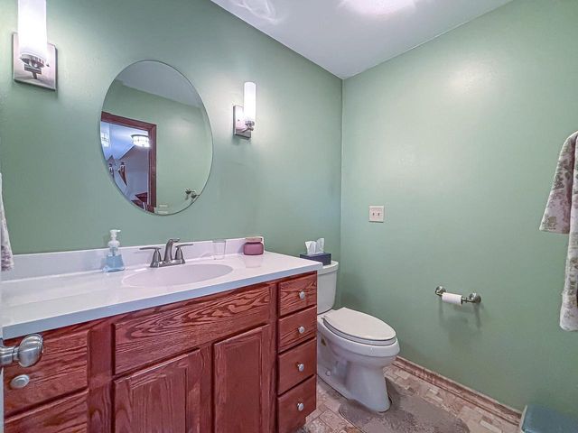 13130 Scarborough DRIVE, New Berlin, WI 53151