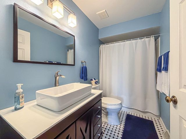 13130 Scarborough DRIVE, New Berlin, WI 53151