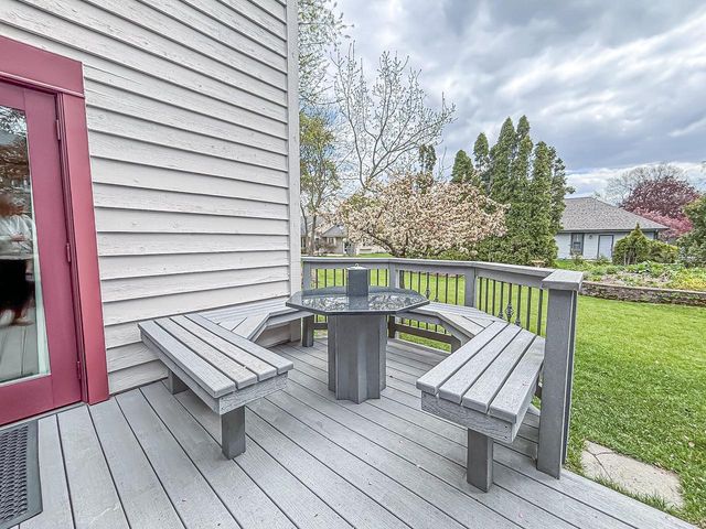 13130 Scarborough DRIVE, New Berlin, WI 53151