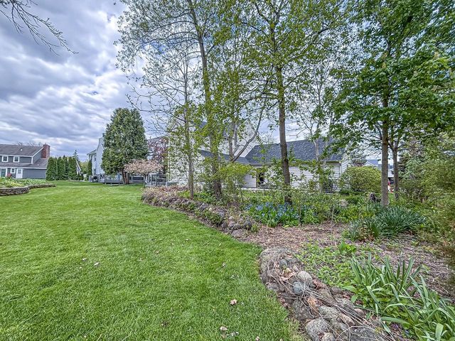 13130 Scarborough DRIVE, New Berlin, WI 53151