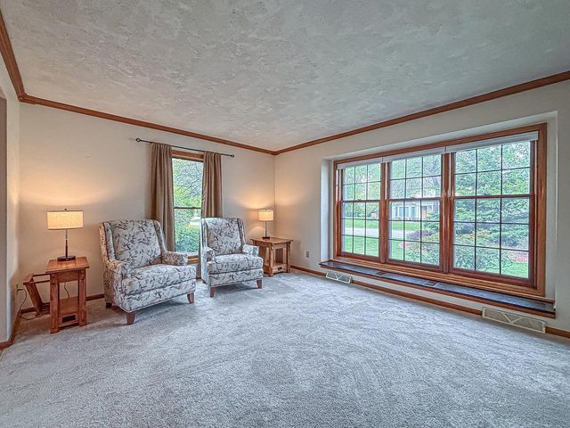 13130 Scarborough DRIVE, New Berlin, WI 53151